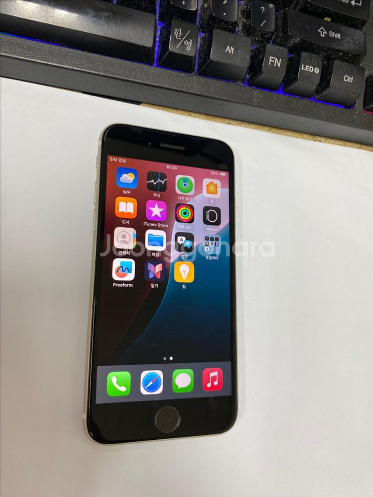 아이폰SE3 스타라이트 A급 128GB 무잔상--1
