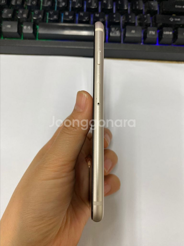 아이폰SE3 스타라이트 A급 128GB 무잔상--6