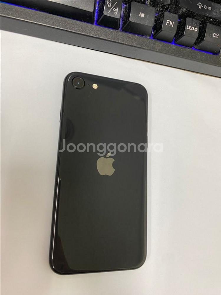 아이폰SE2 블랙 A급 64GB 무잔상 배터리100%--0