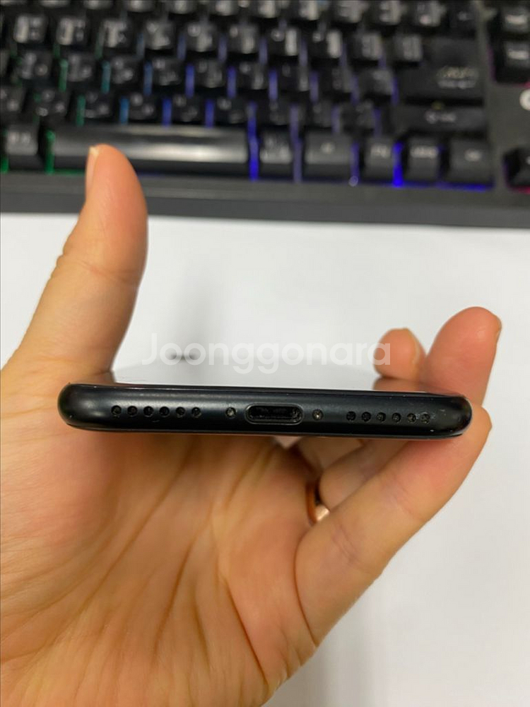 아이폰SE2 블랙 A급 64GB 무잔상 배터리100%--6