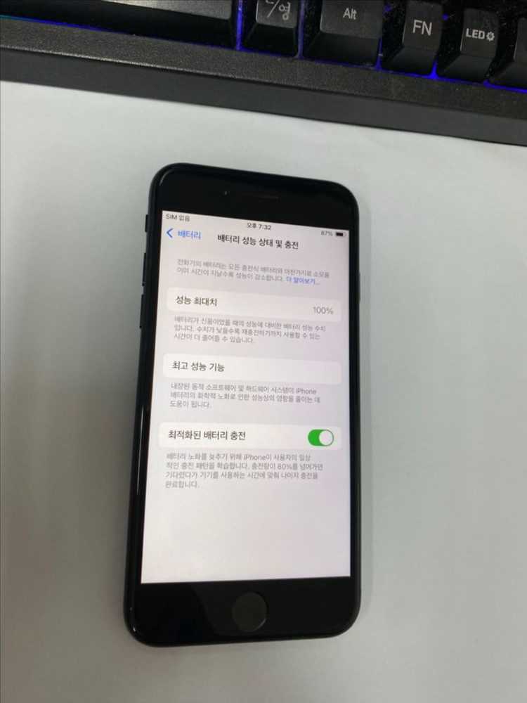 .아이폰SE2 블랙 A급 64GB 무잔상 배터리100%--2