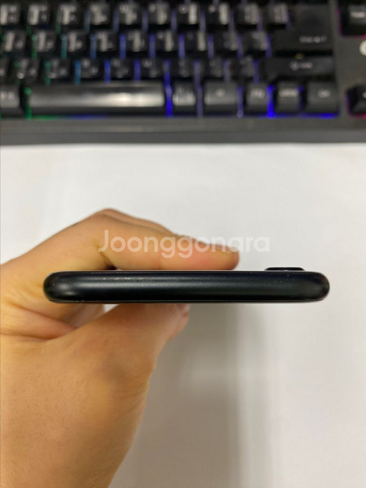 아이폰SE2 블랙 A급 64GB 무잔상 배터리100%--5