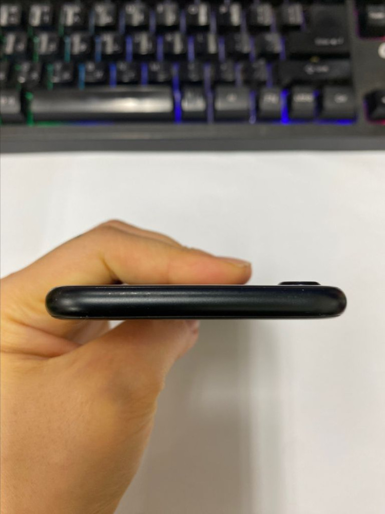 .아이폰SE2 블랙 A급 64GB 무잔상 배터리100%--5