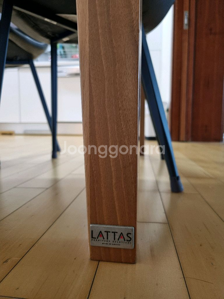 LATTAS 유럽산 수입 원목 식탁과 한샘의자6개--6