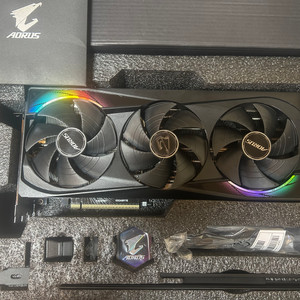 기가바이트 어로스마스터 rtx5070 상급기 중고팝니다