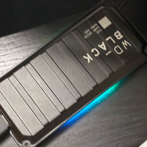 WD Black NVMe 외장 1TB SSD RGB