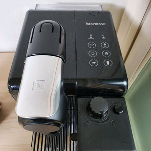 네스프레소 F511 커피머신