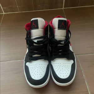 조던 1 미드 짐레드 블랙 화이트 554724-122