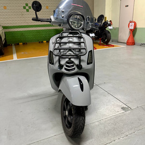 베스파 GTS300 슈퍼테크 민트급 판매합니다.