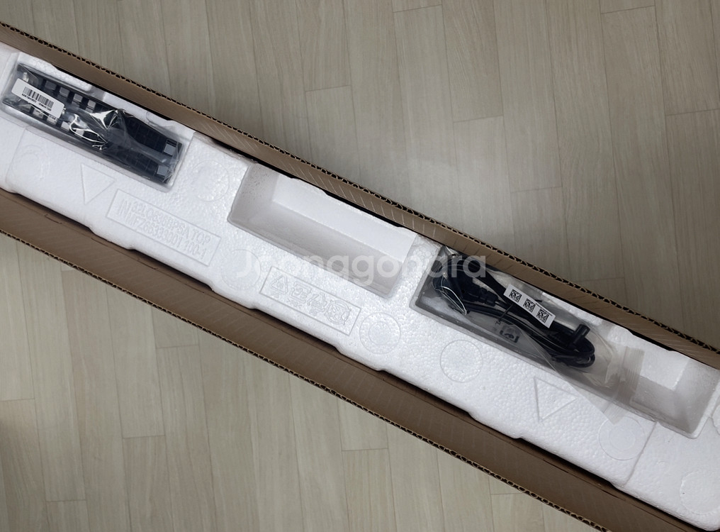 미사용 새상품 급처 LG 32인치 32LQ635BKNA--2