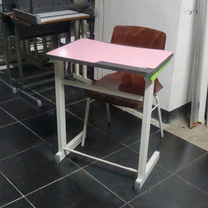 학원책걸상 팔아요.