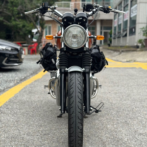 신차급)22년 인터셉터650 6천키로 판매합니다.