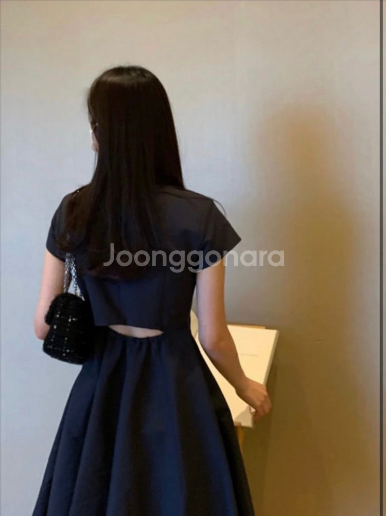 시에 레이디 컷아웃 스퀘어 드레스--2