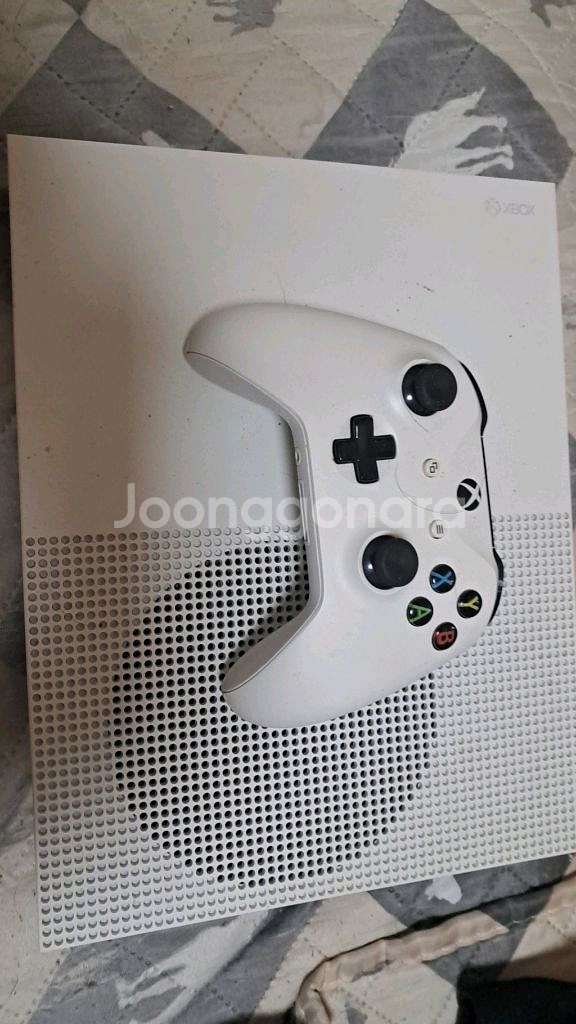 Xbox One S--1