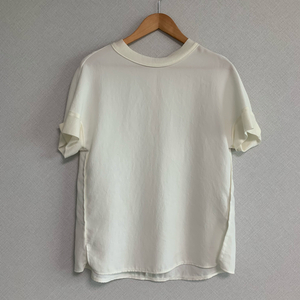 [한섬] 마인 백 진주 버튼 반팔