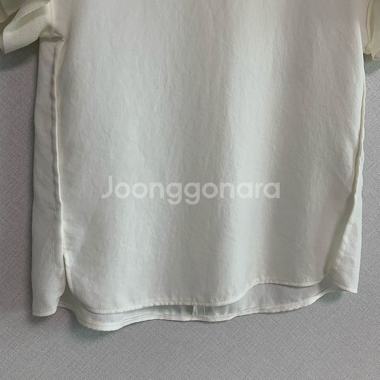 [한섬] 마인 백 진주 버튼 반팔--3