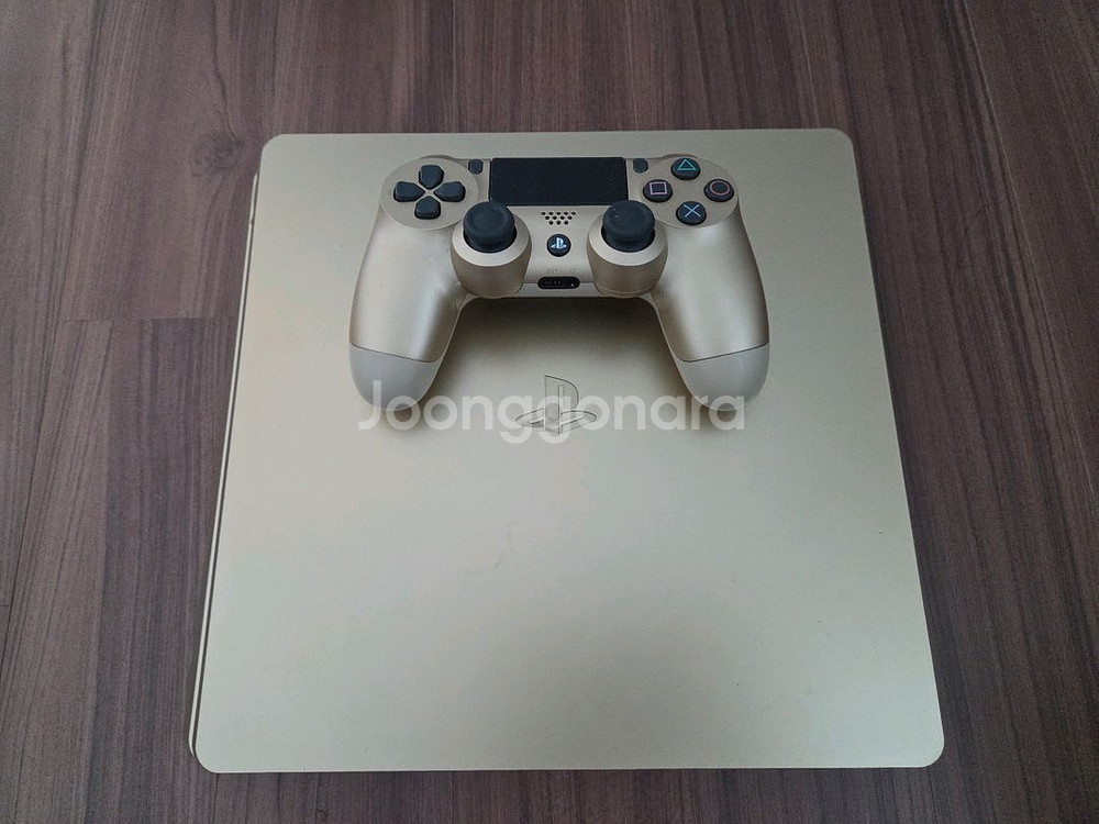ps4 한정판 금색 500GB + 게임 CD 2개--0