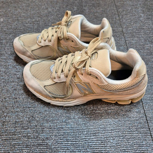 뉴발란스 2002r 베이지