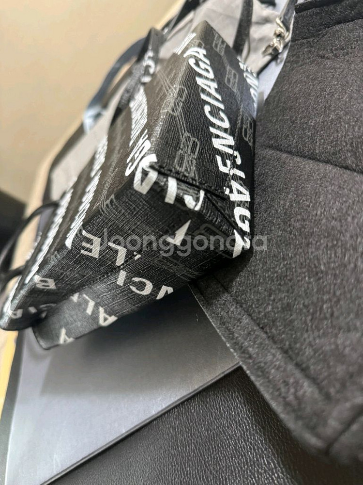 발렌시아가 블랙 BB모노그램 크로스백--4