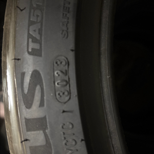 245-40-19 금호 TA51 이월타이어