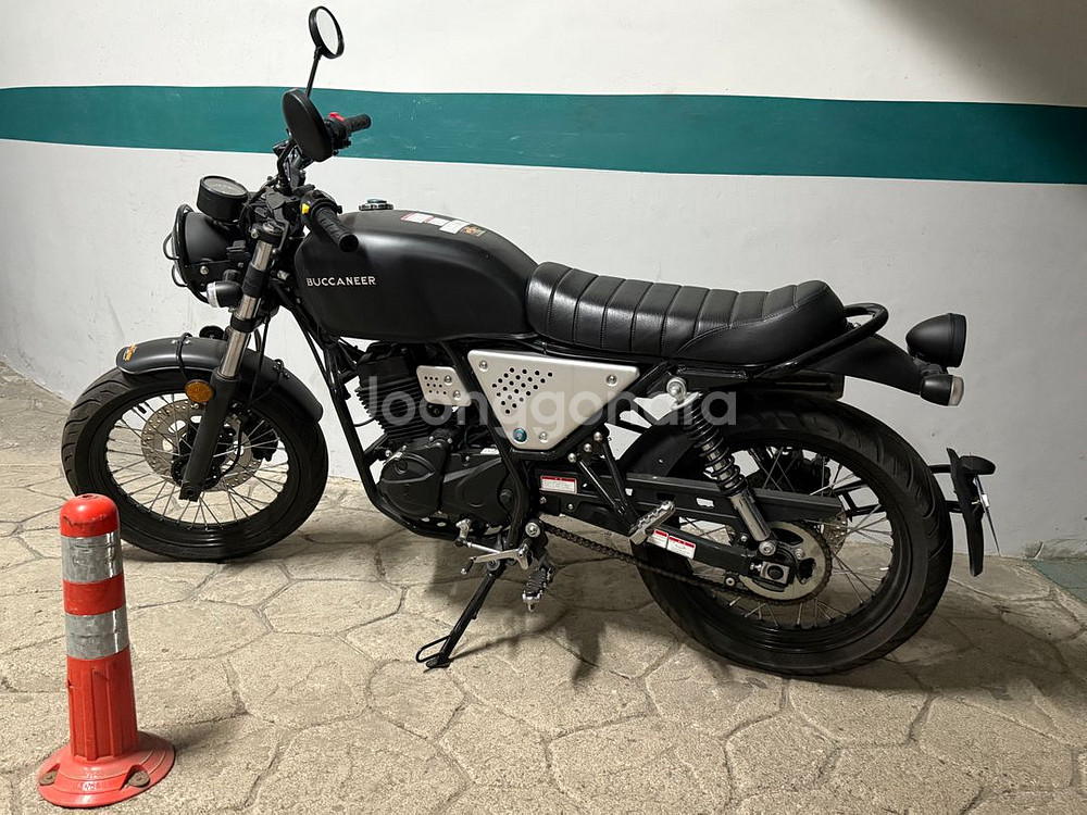 23년식 부캐너 125cc 2000km 판매합니다.--3