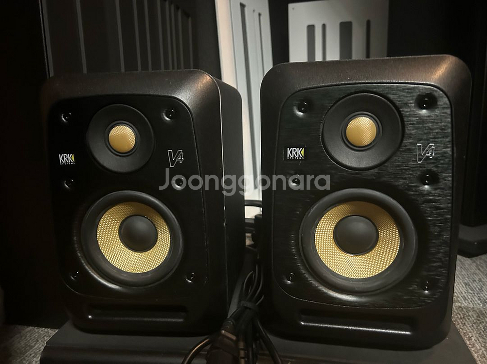 KRK v4s4 판매합니다.--0