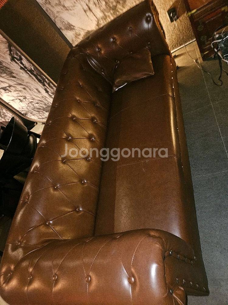 가죽 소파와 테이블 세트--7