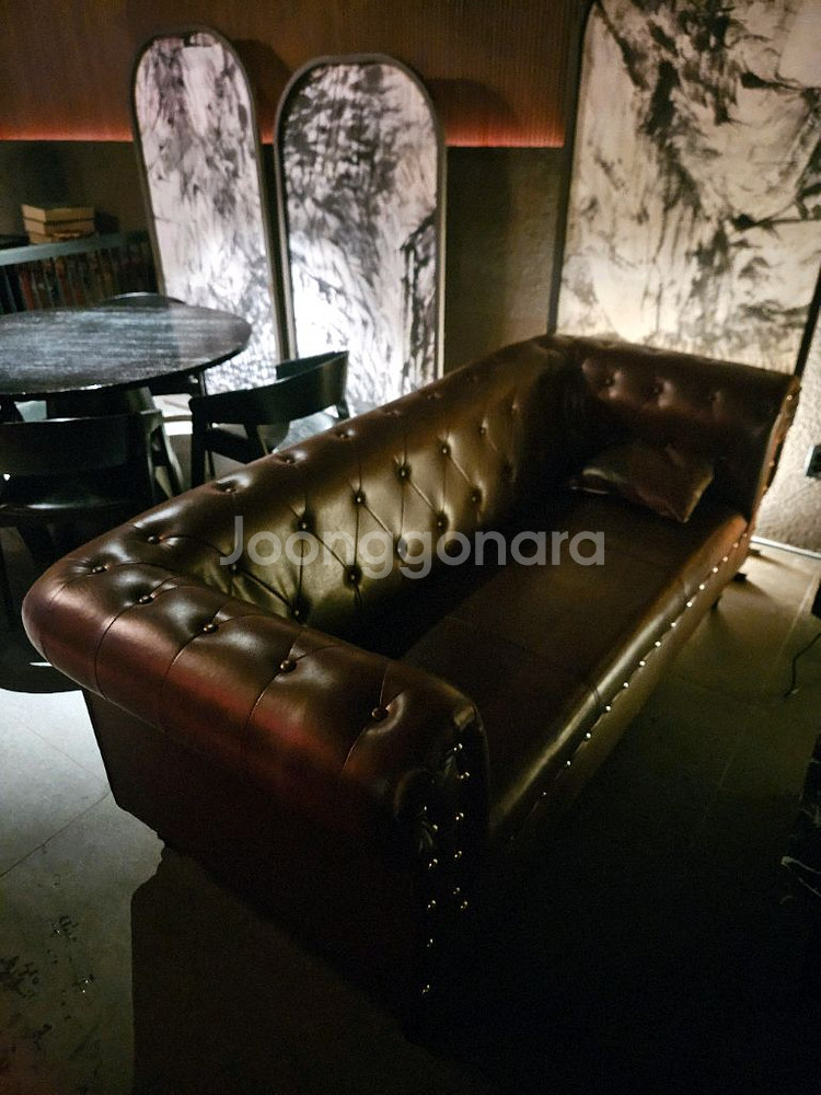 가죽 소파와 테이블 세트--6