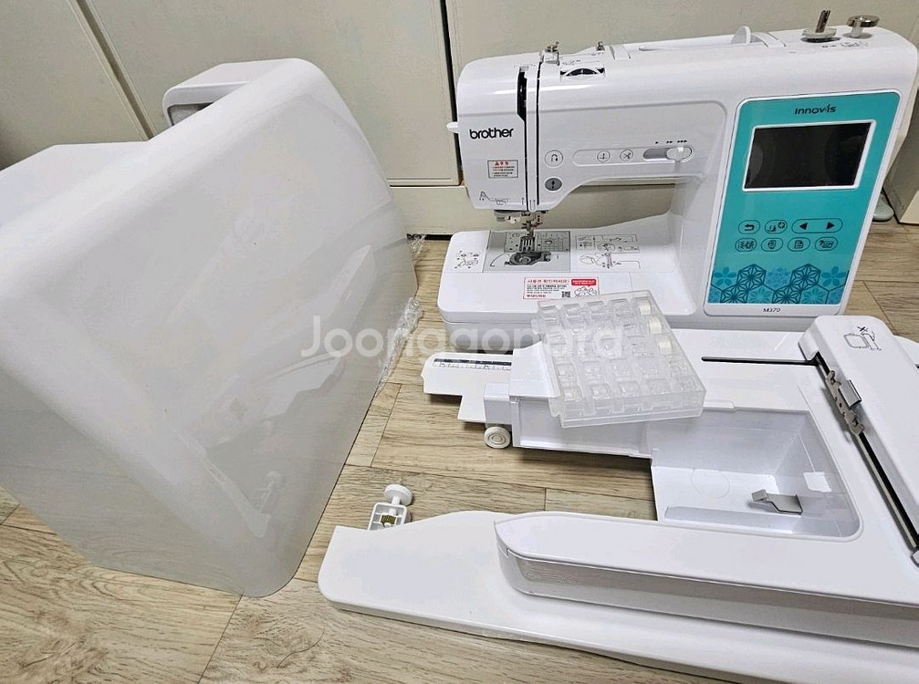 브라더 m370 자수 미싱기 + 정품 자수틀 +부자재--0