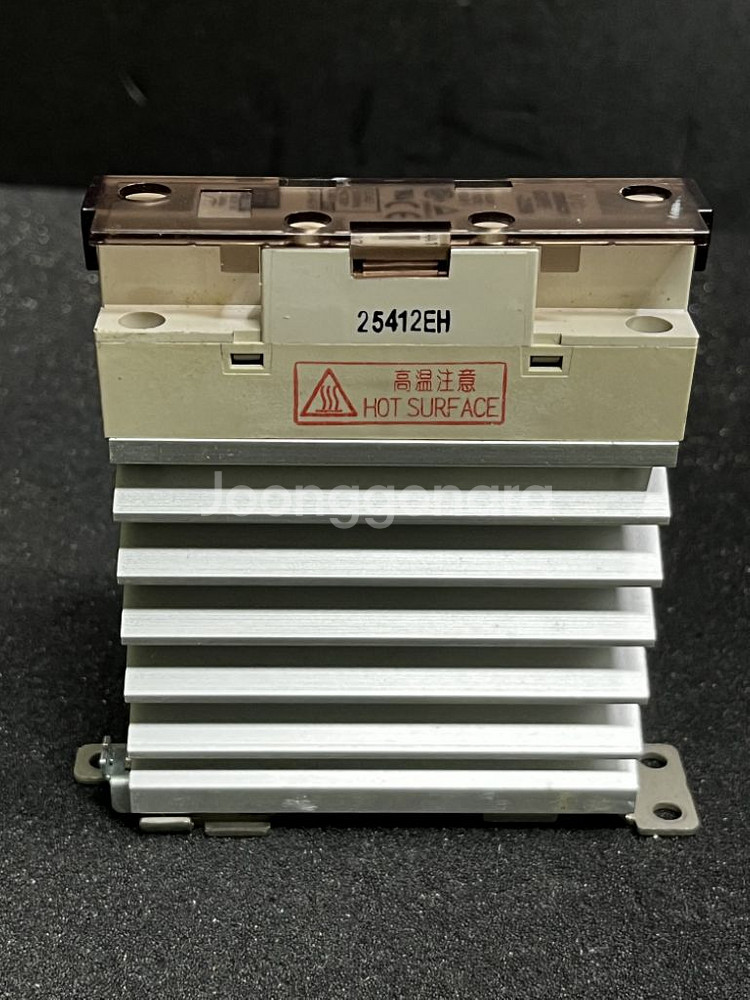 Omron G3PE-225B SSR--1