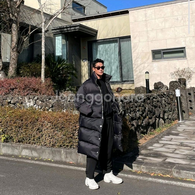 송지오옴므 메타 롱 패딩 48사이즈 새제품 23FW--0