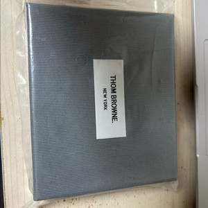 톰브라운 검정색 카드지갑 미개봉 새제품