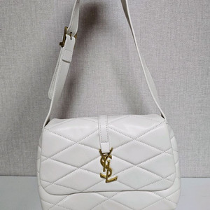 입생로랑 금장 아이보리 백