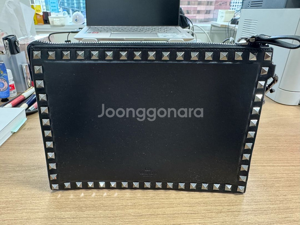 발렌티노 락스터드 클러치--0