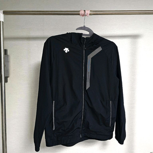 150) 데상트 경량 바람막이 점퍼