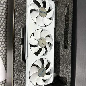 rtx 5070 기가바이트 이글 화이트