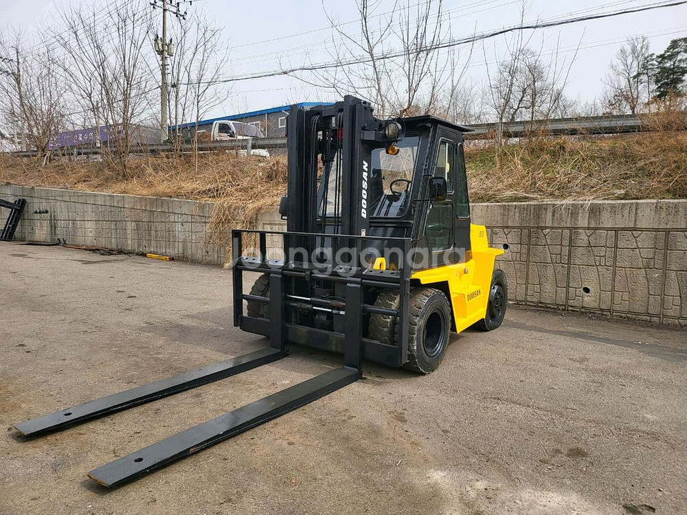 중고지게차 두산 LD50 (무) 디젤 5톤 지게차--3