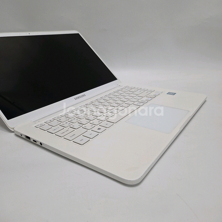 J삼성 중고 노트북 i5 980g/화이트/큰화면/윈11--3