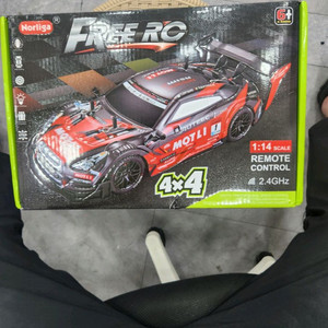 어린이를 위한 Rhino GTR V2 2.4G 4WD