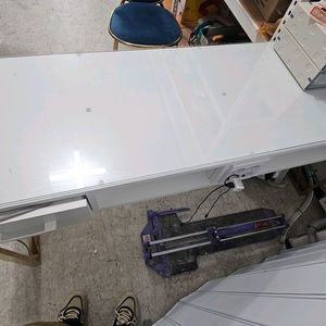 네일 책상