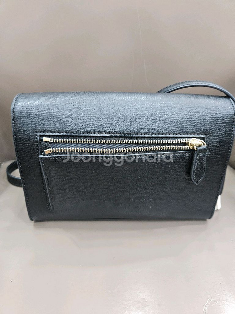 제이에스티나 블랙 크로스백--2