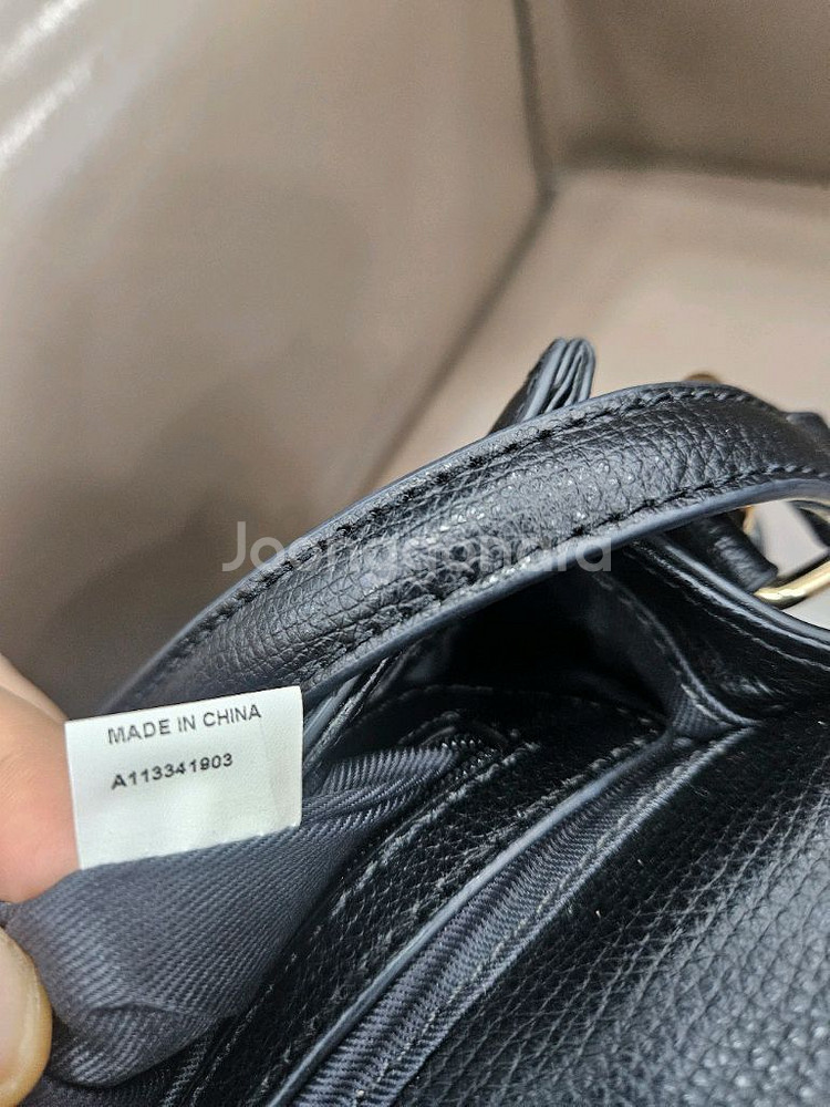 제이에스티나 블랙 크로스백--5