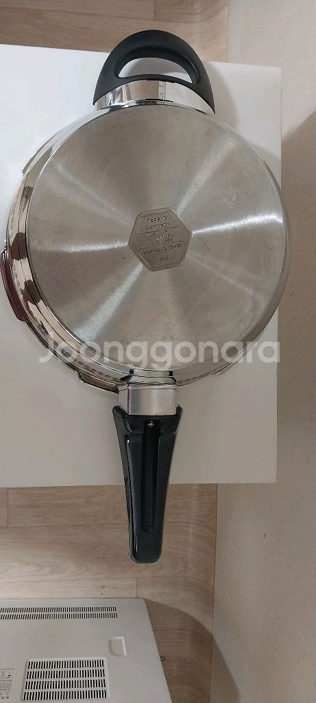 (중고)휘슬러 엠보 압력솥 팝니다(2.5리터)--5