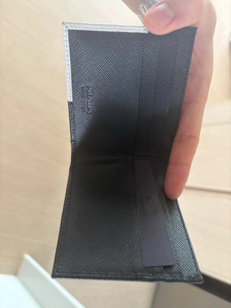 프라다 사피아노 남자 반지갑 이미지