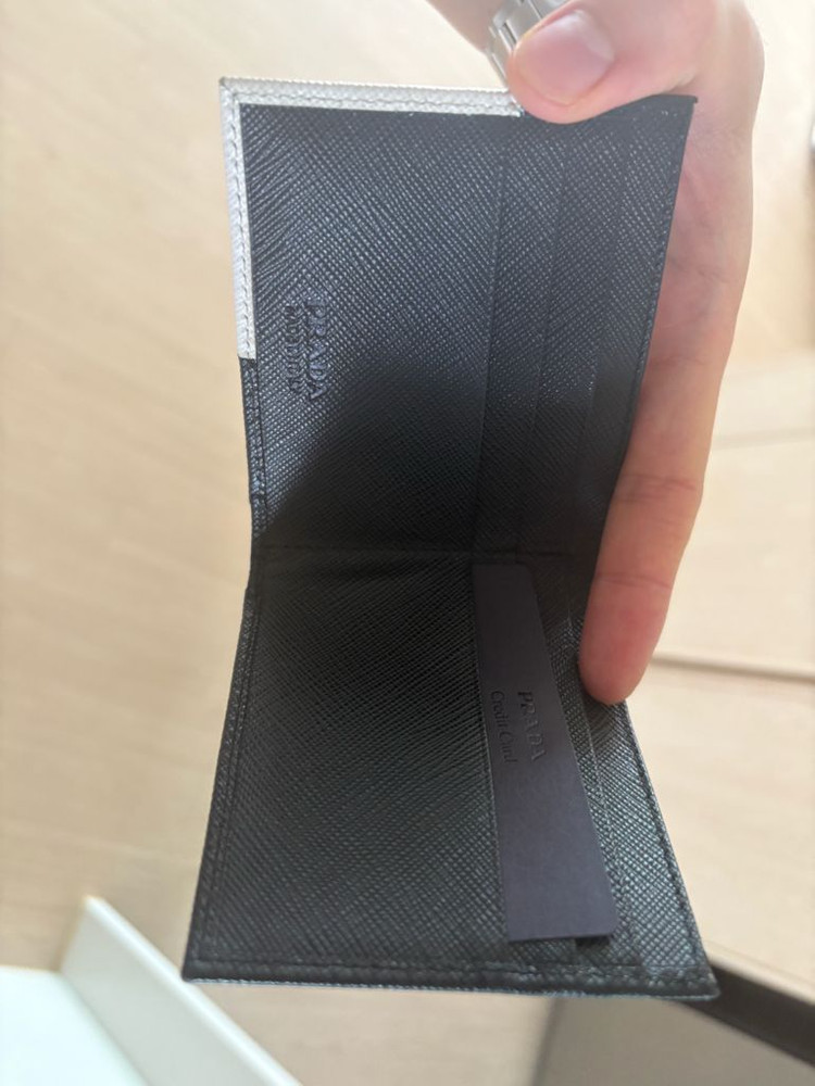 프라다 사피아노 남자 반지갑 이미지