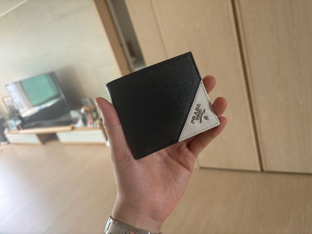 프라다 사피아노 남자 반지갑 이미지