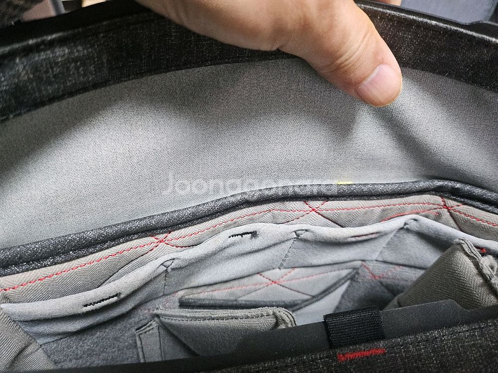 피크디자인 에브리데이 토트 20L 차콜 색상--6
