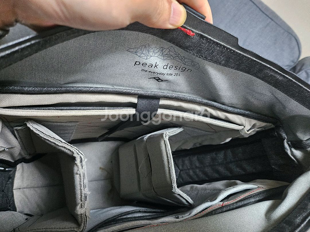 피크디자인 에브리데이 토트 20L 차콜 색상--5