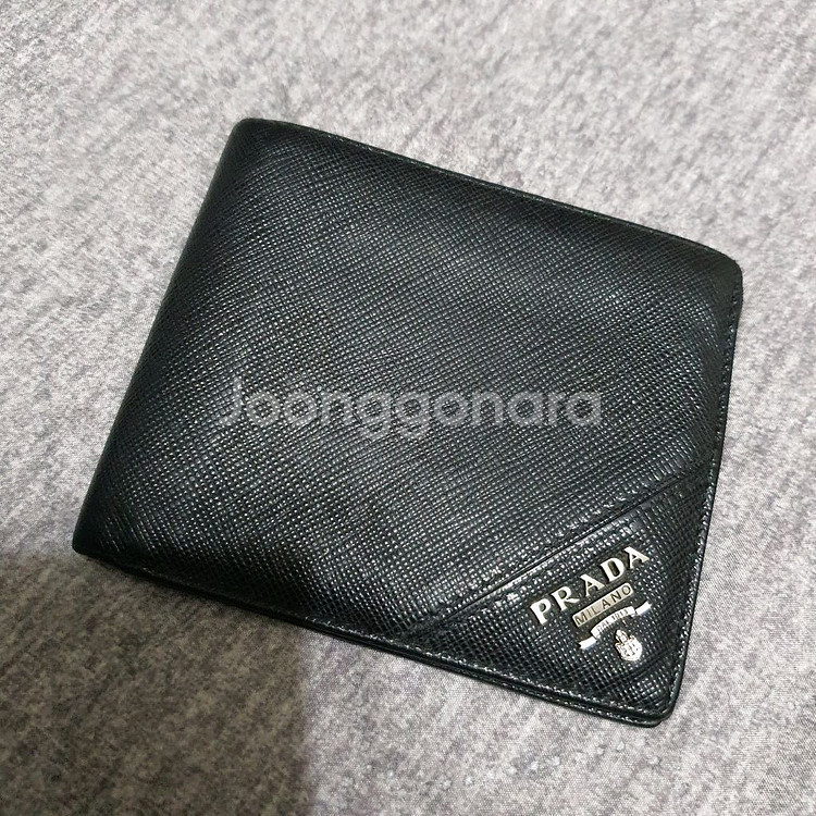 정품 프라다 사피아노 삼각로고 남성 반지갑--0