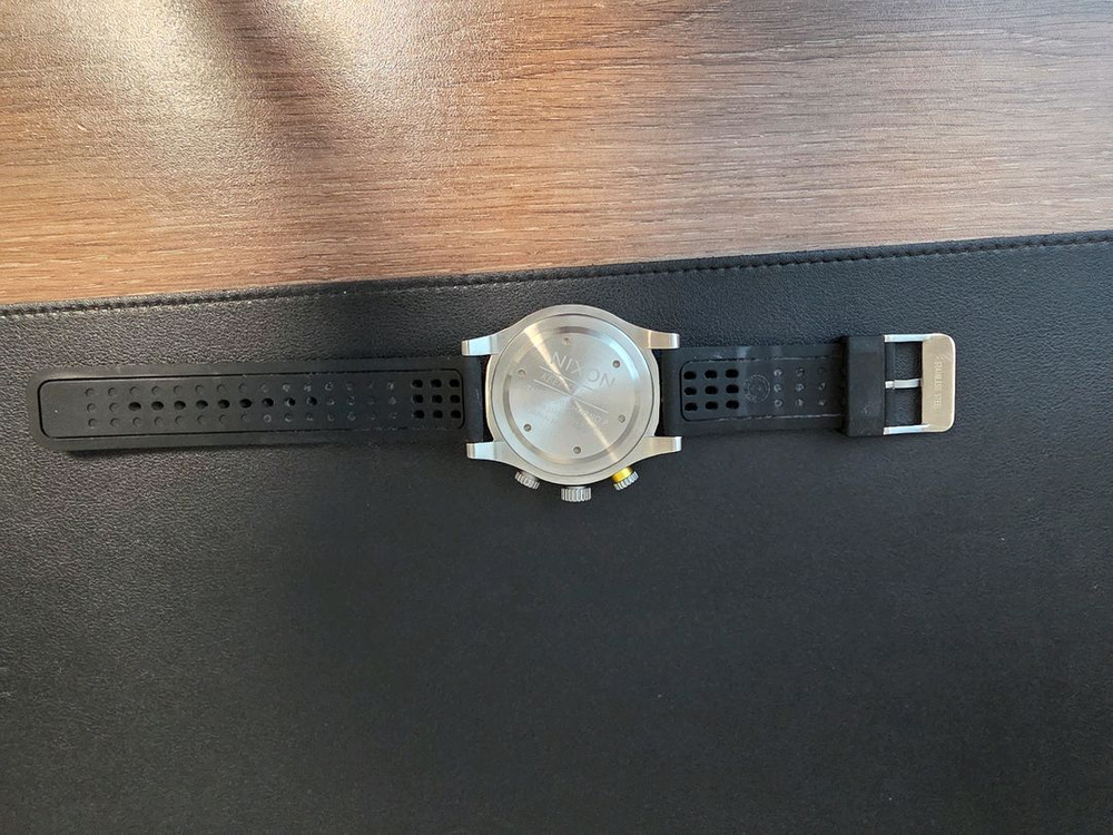 닉슨 48-20 크로노 시계 판매합니다 이미지